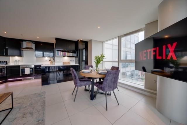 Tallest Building In The City Centre Sleeps 5 Incredible City Mountain And Lagan Views Белфаст Экстерьер фото