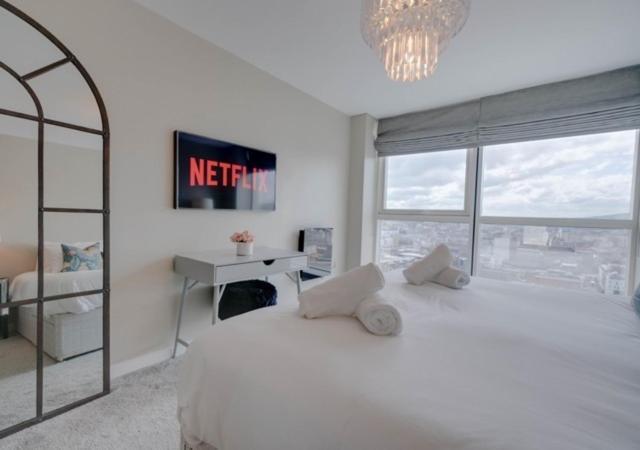 Tallest Building In The City Centre Sleeps 5 Incredible City Mountain And Lagan Views Белфаст Экстерьер фото